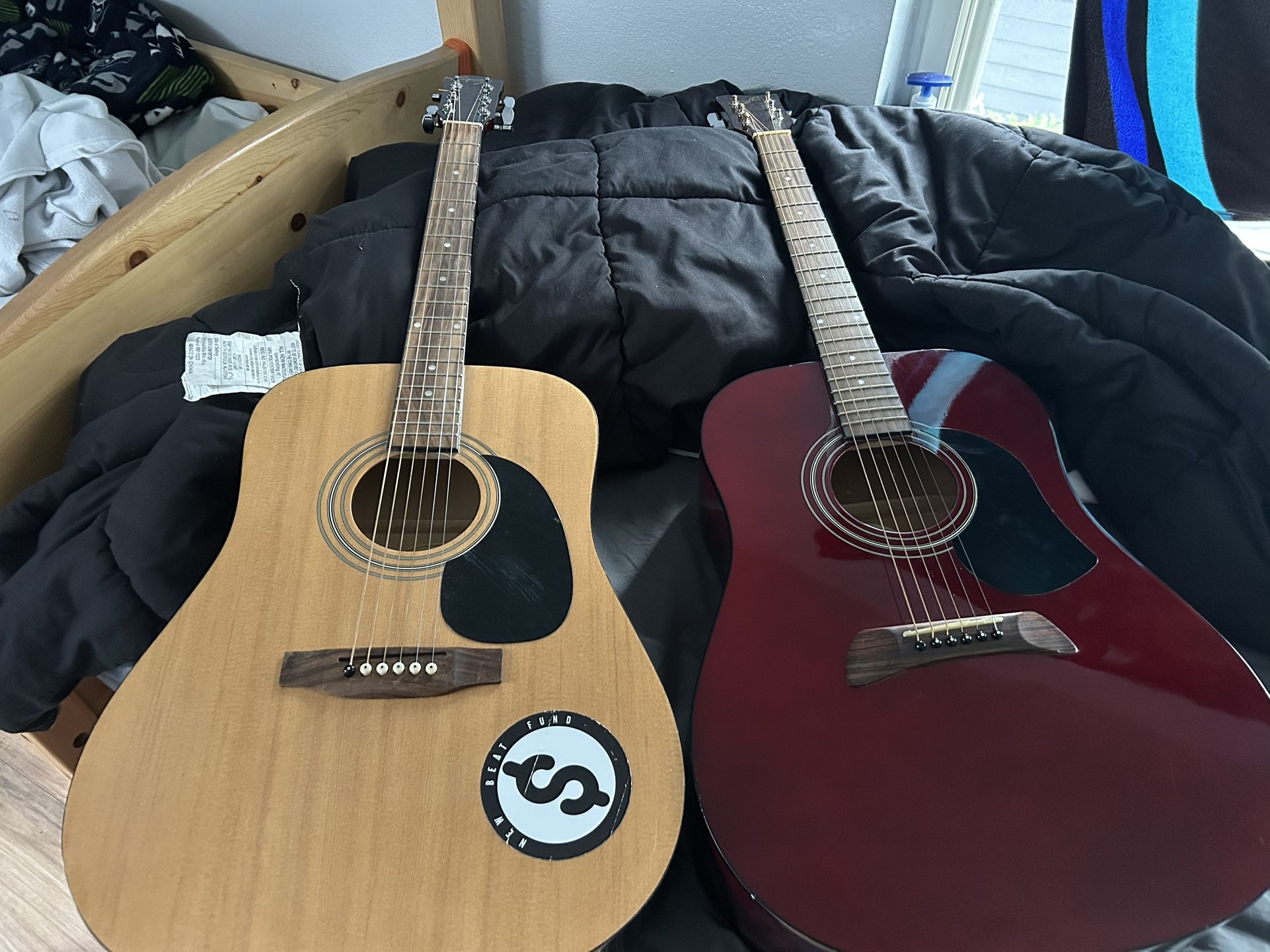 2 Guitar Sett With A Restring Sett And Extra Strings