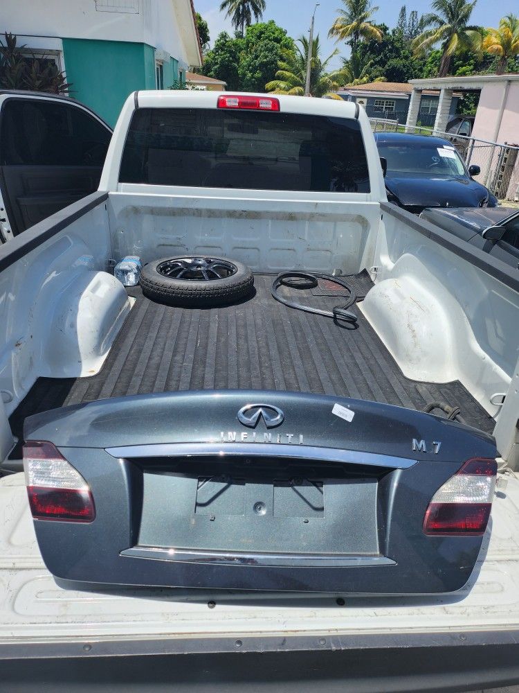 2011 Infiniti M37 Trunk