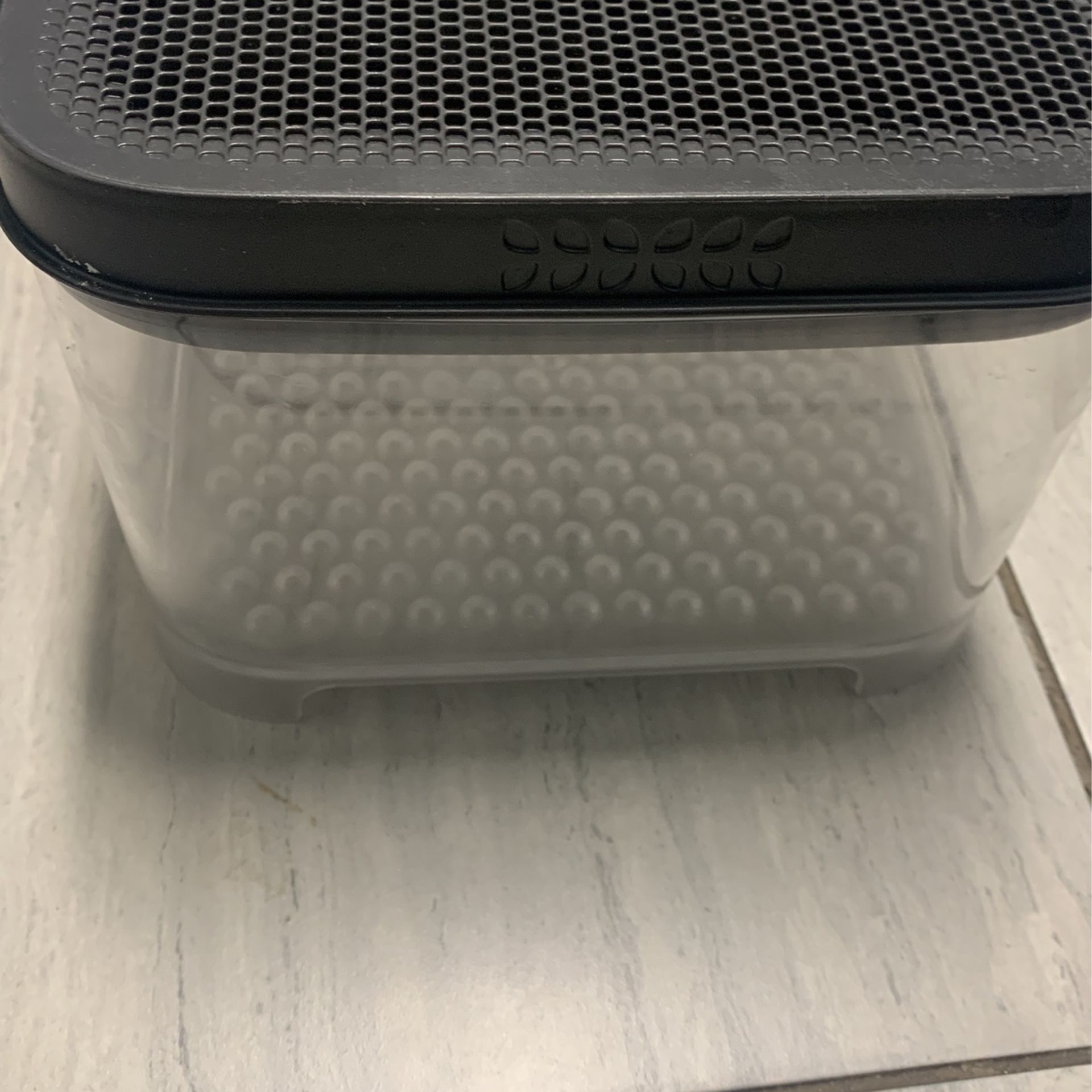 Ventilated food keeper