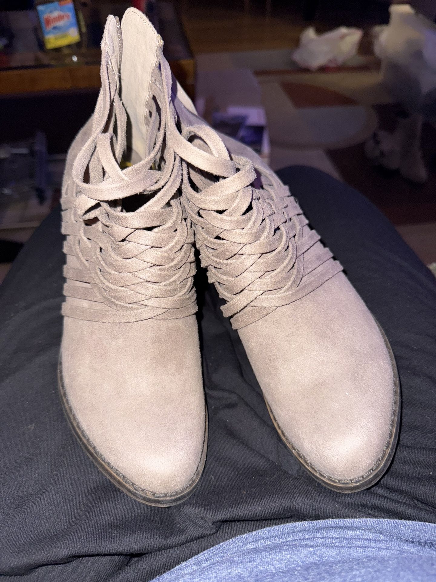 Ladies Low Boot Size 8.5 New Tan