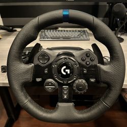 Logitech G923 Racing Wheel and Pedals Trueforce