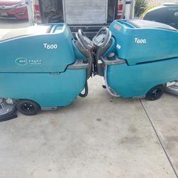 Tennant T600 Floor Scrubber 