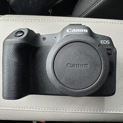 Canon EOS R8 Camera With RF 24-50 Lens