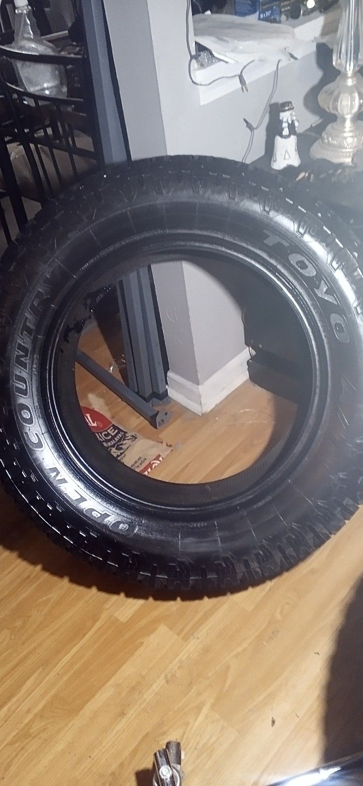 Toyo A/T III Open County 275/65R20 Tires