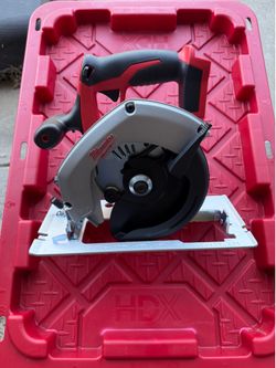 Milwaukee M18 18V Lithium-Ion Cordless 6-1/2 in. Circular Saw (Tool-Only)