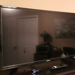 Toshiba 32" Smart TV From Amazon . Comes with remote. Asking For $35 Or Best Offer 👈😊
