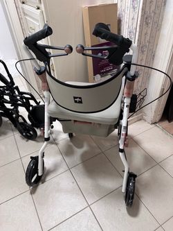 Rollator / walker