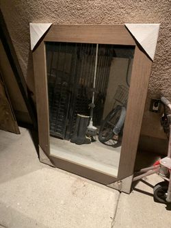 Nice mirror never used $40