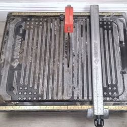 Husky THD750L Tile Saw.