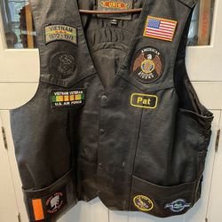 Vintage Unik Apparel Leather American Legion/Vietnam Biker Vest Patches Size 56