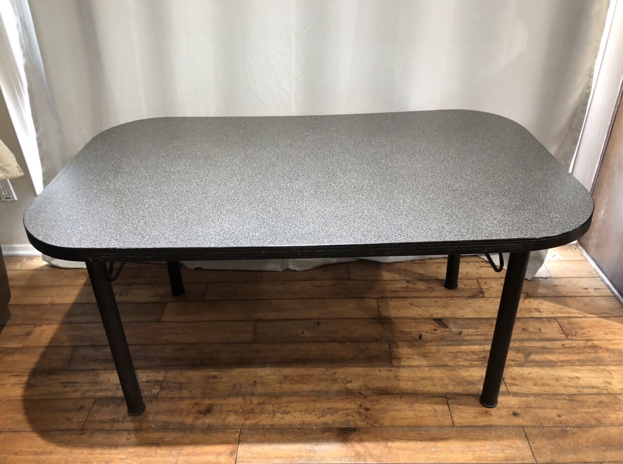 FORMICA RETRO TABLE