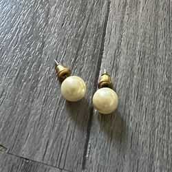 Pearl Stud earrings