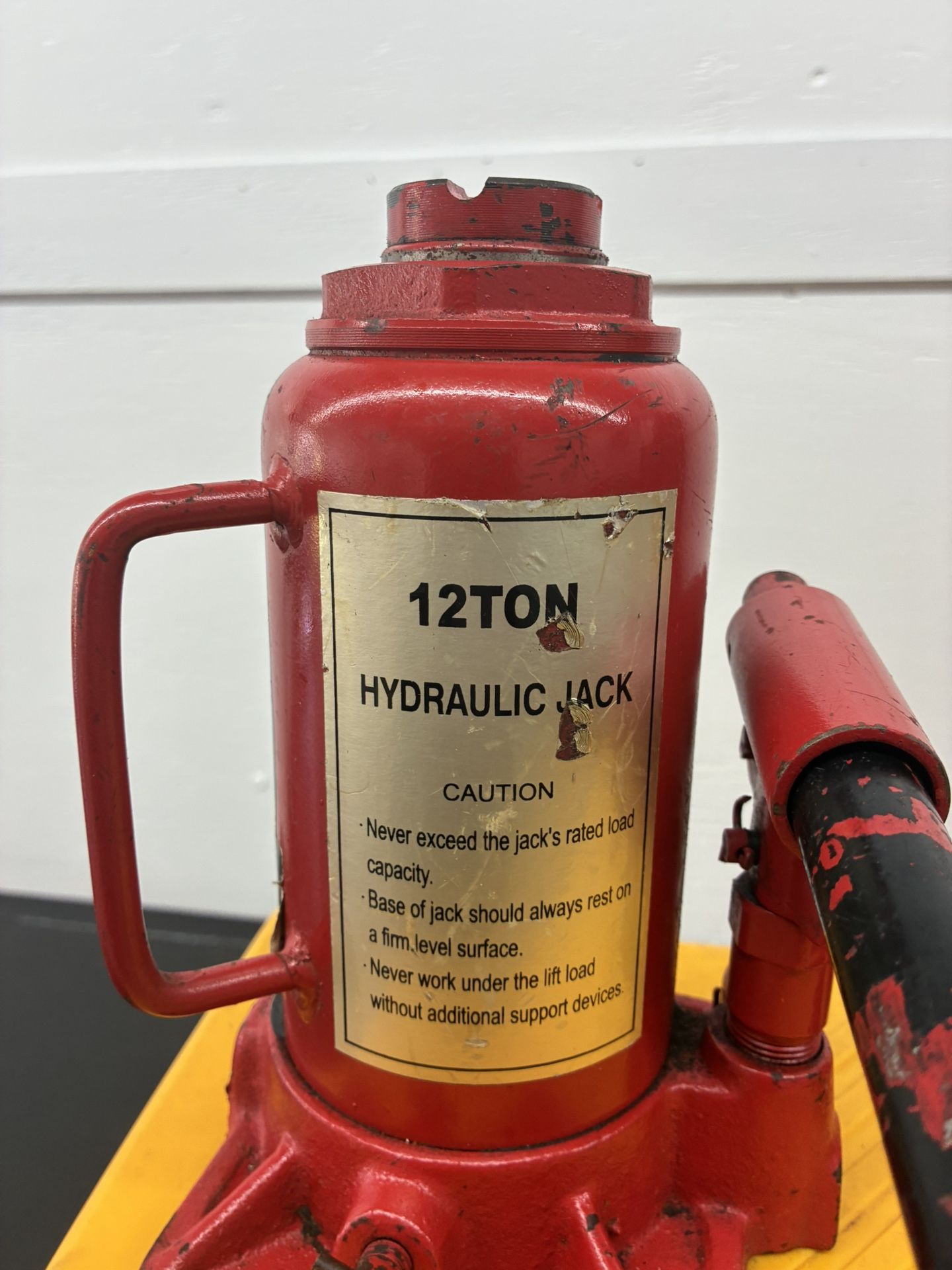 Bottle Jack 12 Tons $30.00