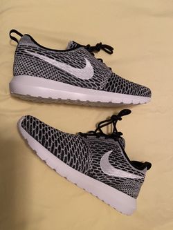 Nike Roshe Flyknit - NEW (sz9)