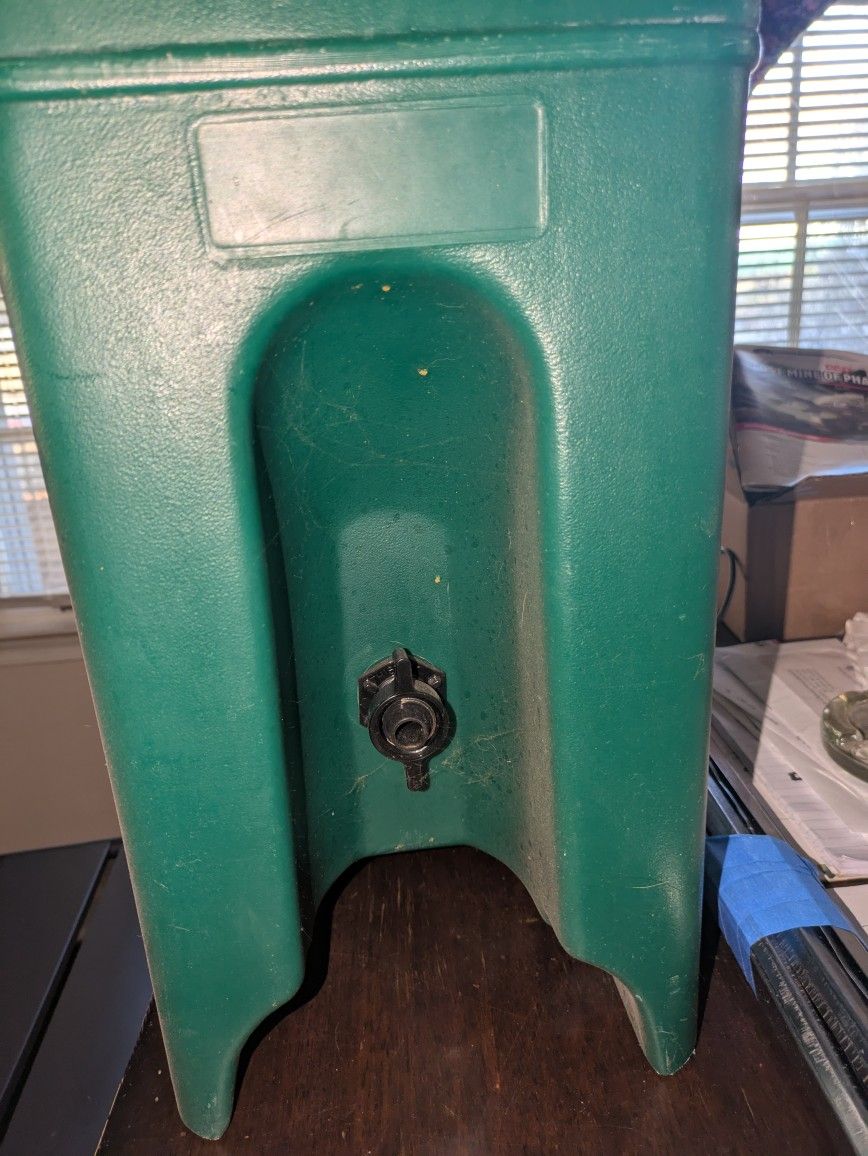 Cambro Hot/Cold Drink Dispenser