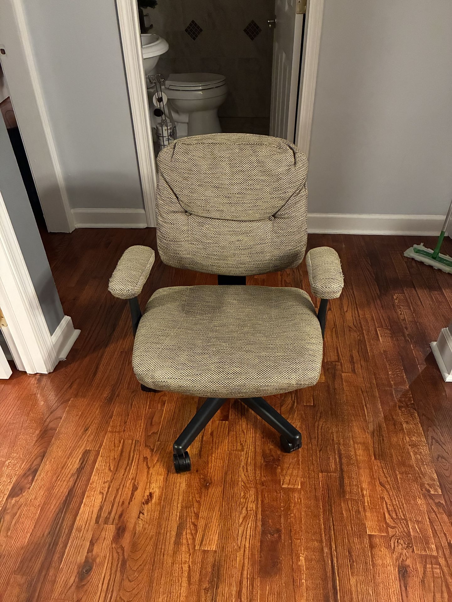 Basic Office Chair