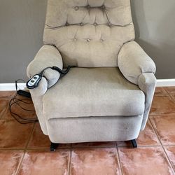 Best Home Furnishings Lift Chair Great Condition