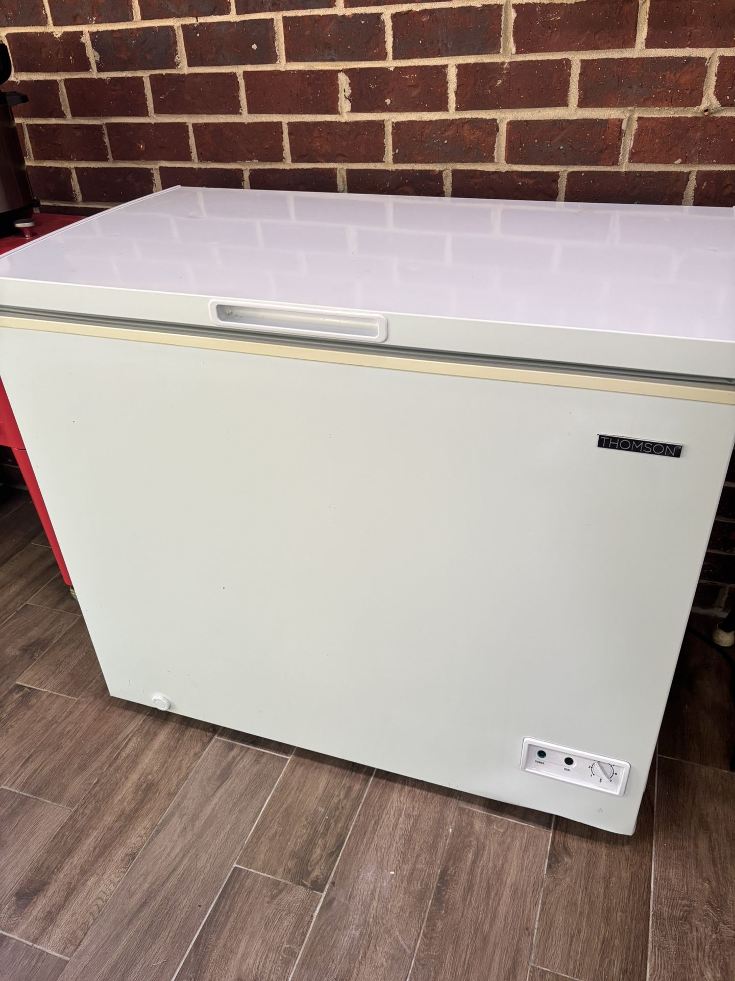 TOMSON Chest Freezer