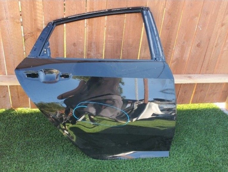 2016 - 2021 HONDA CIVIC HATCHBACK
RIGHT REAR DOOR USED OEM .NC3