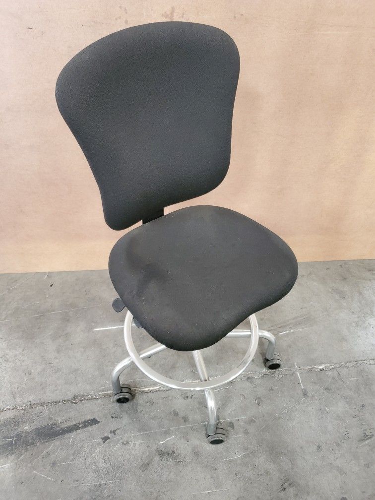 Office Chair, High Back, Chrome Base Mobile Asking $28