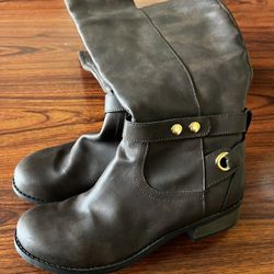 Rarely Used Women’s Knee High Boots Side Zip Brown Size US 8