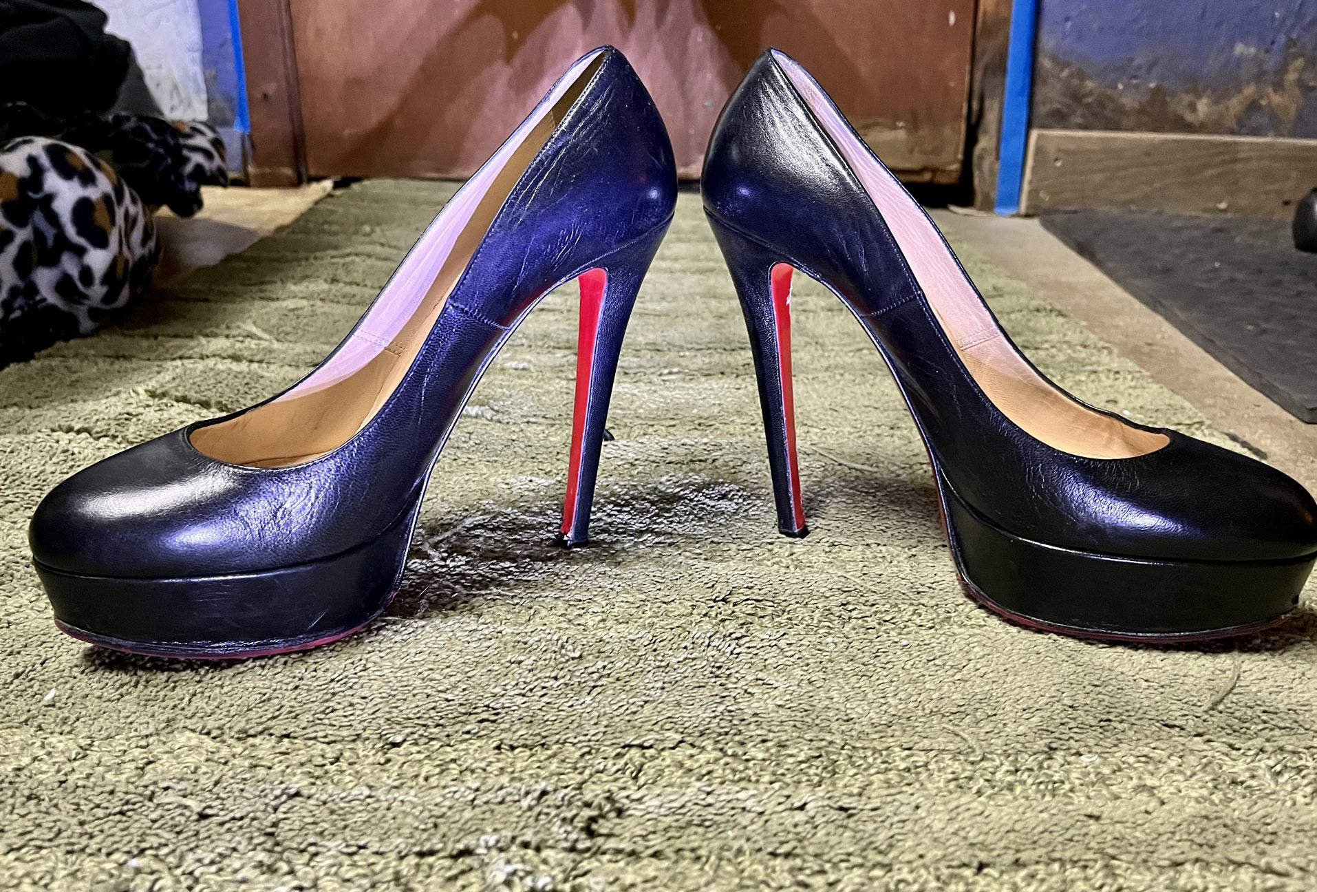 Black& Red Louboutin Pumps gently worn! Very Sexy!