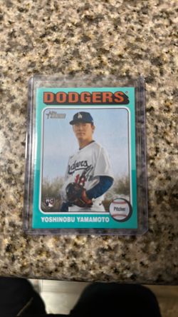 2024 Topps Heritage  - Yoshinobu Yamamoto #553 Aqua Border (RC)
