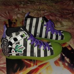 GROUNDUP BEETLEJUICE BLACK & WHITE SANDWORM CANVAS HITOP SNEAKER SIZE 10 MENS...NEW WITH TAGS...$54.00 OBO