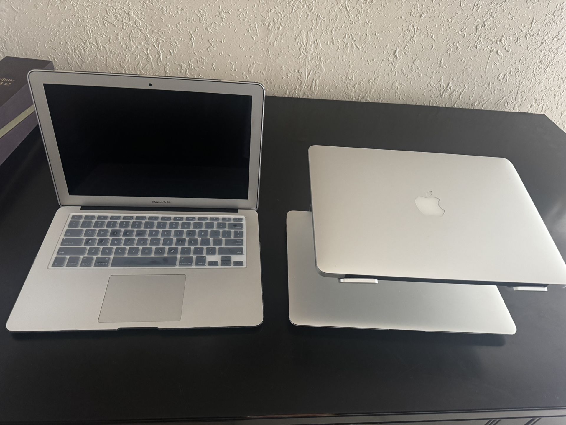 (Sold) 2 Available MacBook Pro/Air Os17 , Ram 8GB 256 SSD ,like New
