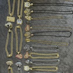 Mens new without tags blinged out tiger. With 24 inch Black box chain.  