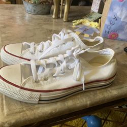 . New Converse 61/2 Men’s 81/2 Women’s