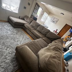 (free Delivery) Huge Beautiful 3pc sectional Sofa 