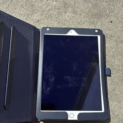 iPad w unlock instructions (iCloud)