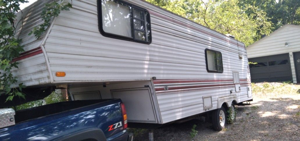 5th Wheel Camper