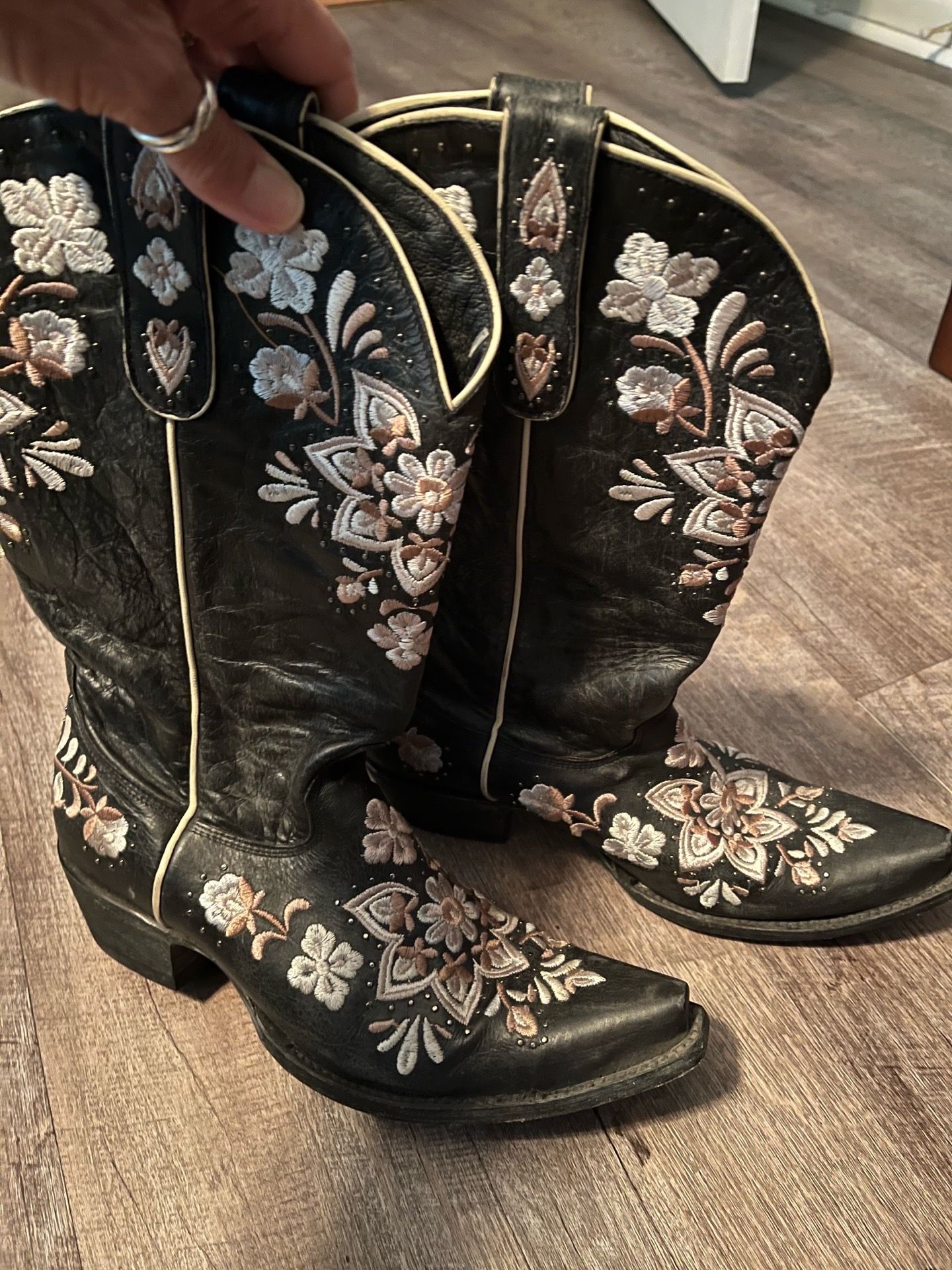 Ladies Boots. ‘Old Gringo Yippee Kay Yay’. VERY EXPENSIVE Boots. Please Google Them. Size 10 B