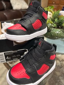 Air Jordan Access TD in the classic "Bred" Black/Gym Red/White Colorway! Sz 4C
