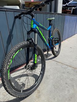 Giant Stance Full Suspension Mountain Bike