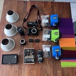Camera Equipment Canon 5D Mark IV + Full photography setup - Priced to Sell! Very Good Condition Lightly Used 