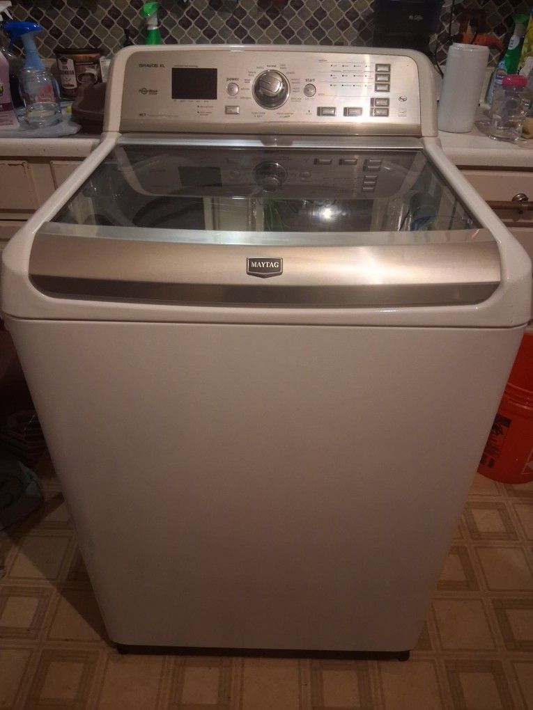 BRAVOS XL Washer And GAS Dryer