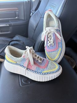 Dolce Vita Women Sneakers size 8 like new