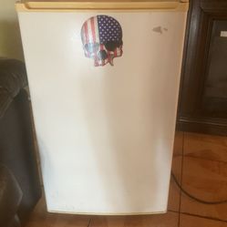 Mini Fridge 