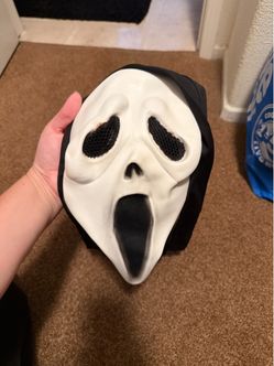 Ghostface mask