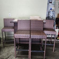 Table Bar With 4 Barstools Good Condition .