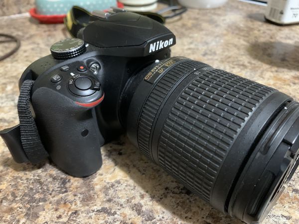 Nikon D3400 DSLR with 18-140mm lens bundle LIKE NEW