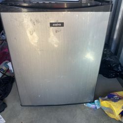 Mini Fridge 