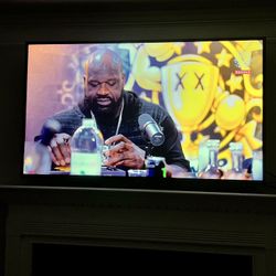 SAMSUNG 55 4K HD Smart TV W/ Wall Mount Included