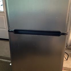 Haier Top Freezer/ Refrigerator 