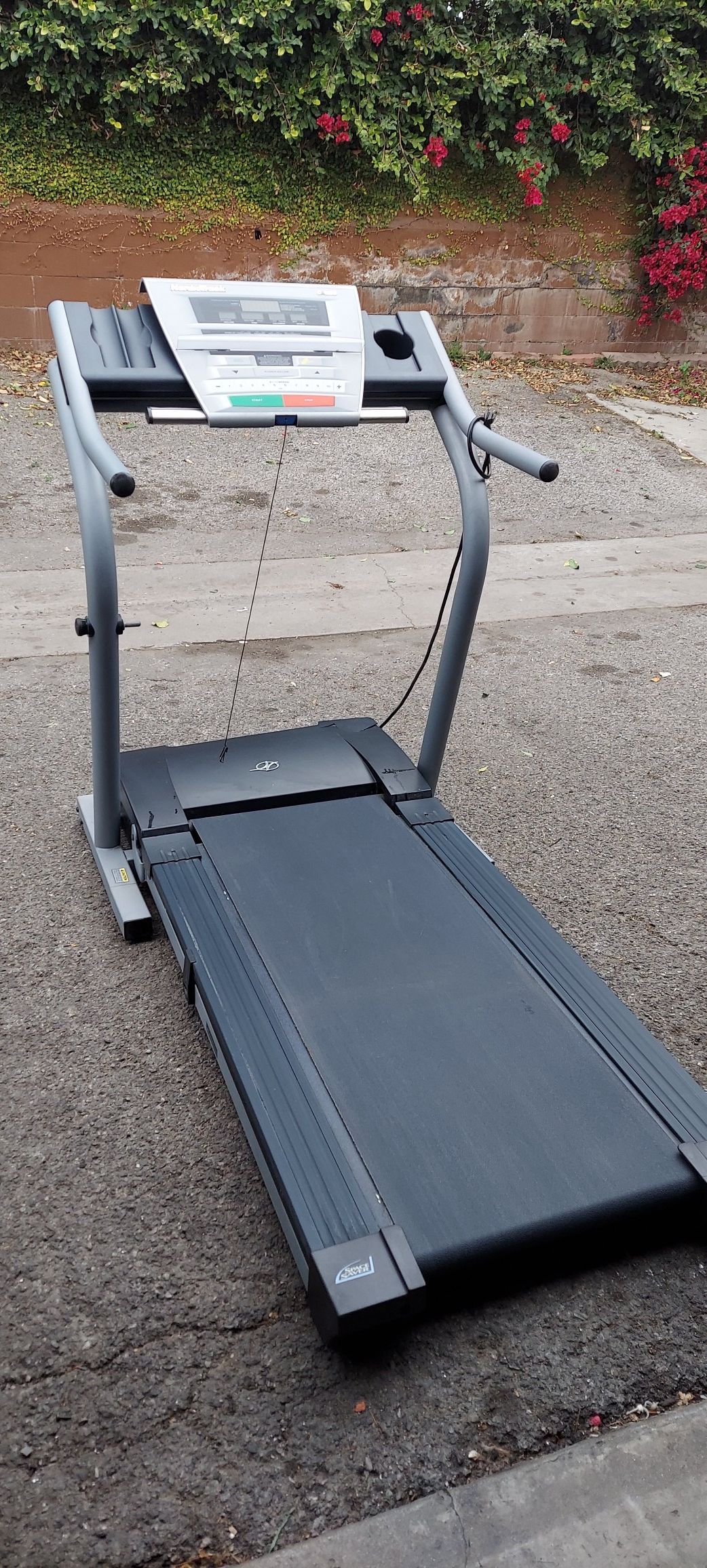 Nordictrack c1800 Foldable Treadmill with Incline for Sale in Long