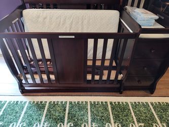 Storkcraft Calabria Crib Changer with mattress for Sale in Woodbridge VA OfferUp