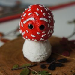      Amanita muscaria mushroom with eyes fly agaric table ornament funny home office decoration mushroom ornament